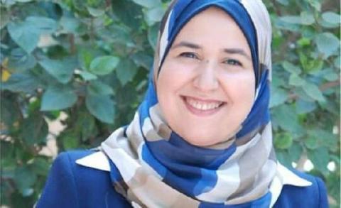 باحثة مصرية: لا يوجد نظام شمسي في الكون والكواكب مُجرد زينة.. والأرض ليست كروية!