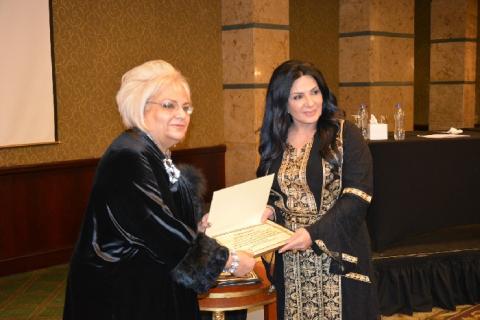 تكريم الفنانة الأردنية عبير عيسى عن مشوارها الفنى خلال فعاليات ملتقى الثقافة العربية