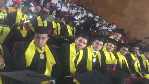 فنزويلا: مادورو يخرج الدفعة الثانية من اطباء منحة الشهيد عرفات