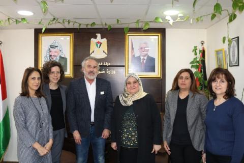 الأغا تبحث آليات التعاون المشترك مع منظمة العمل الدولية