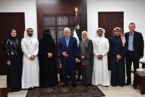 الرئيس عباس يستقبل وفداً من مؤسسات المجتمع المدني القطرية