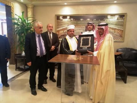 ادعيس يبحث ترتيبات موسم الحج القادم مع وزير الحج السعودي