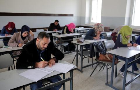 التعليم بغزة تدعو المتقدمين لمقابلات الوظائف لمراجعة بياناتهم