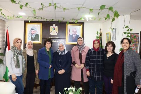 الأغا تبحث آليات التعاون المشترك مع جمعية مدرسة الأمهات