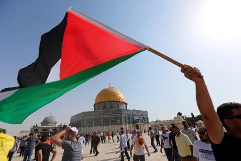 الاحتلال يُسلّم أمر اعتقال لأمين سر “فتح“ في القدس