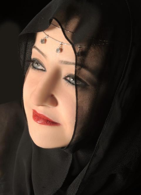 شمس الأدب العربيّ تقدّم قصص الأديب الجزائري الشّاب نبيل بن دحو