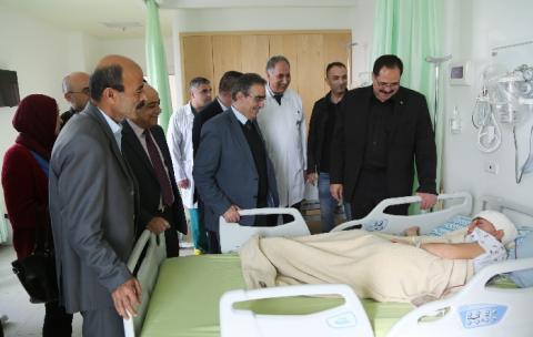 صيدم يطمئن على سلامة الطالب التميمي بعد عملية جراحية تكللت بالنجاح