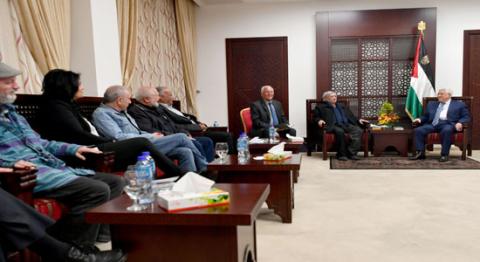أبو مازن: لا خيار أمام الفلسطينيين والإسرائيليين سوى العيش بدولتين