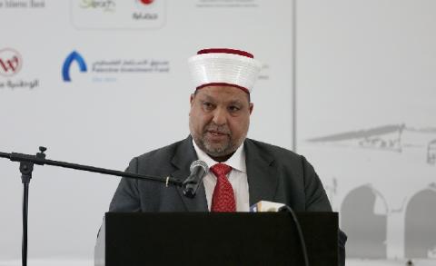 ادعيس يحذر من التعديات على الأراضي الوقفية