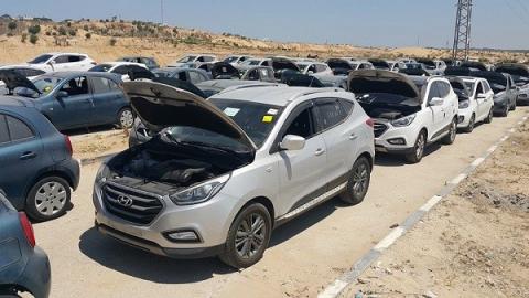 الاحتلال يسمح بإدخال 30 مركبة حديثة لغزة