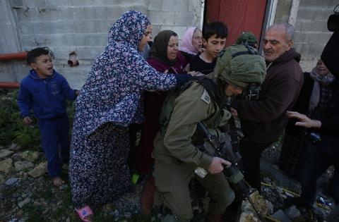 اعتقال الأطفال الفلسطينيين.. هدف للاحتلال الإسرائيلي