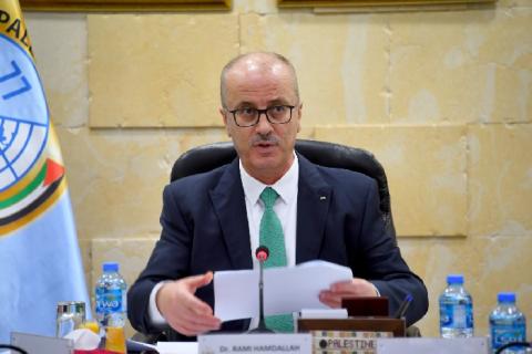 الحمدالله يؤكد التزامه بقرار الرئيس عباس بشأن إعادة المبالغ المالية