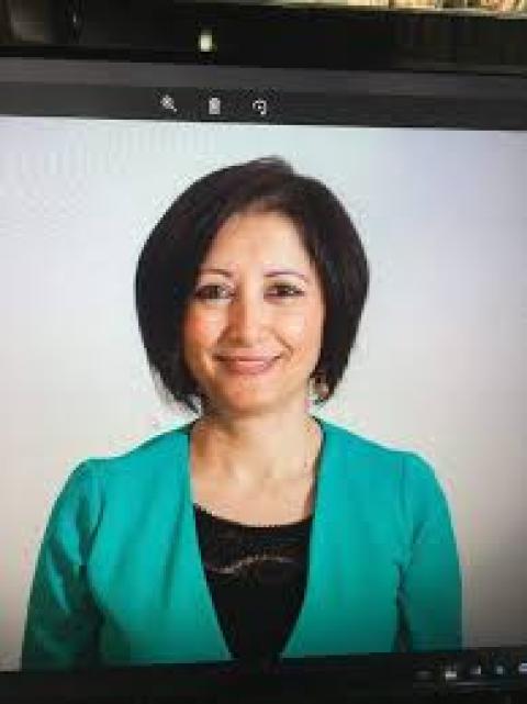 شاعرة وقصيدة