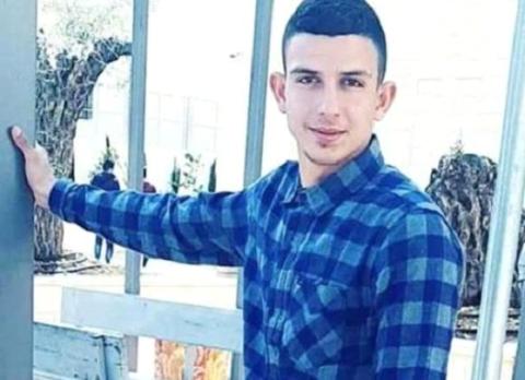 صورة اليوم … الشهيد الفلسطيني عمر أبو ليلى .. شبيه القمر!