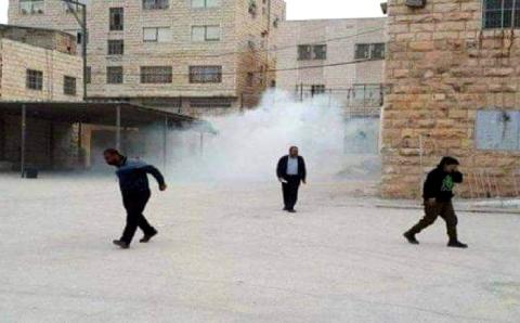 رفض إجلاء مستوطنين من منزلين فلسطينيين بالخليل