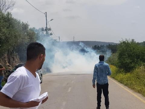 اصابة البرغوثي ومتظاهرين وصحفيين بالاختناق في مواجهات قرب “بيت ايل“