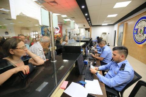 قوات الاحتلال تعتقل مواطنة من جنين على معبر الكرامة