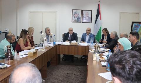 أبو جيش: الحكومة لن تقبل بحلول اقتصادية مقابل حقوقنا الوطنية