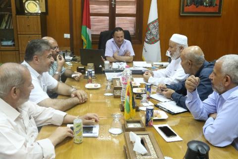 رئيس بلدية غزة يبحث مع “التشريعي“ قضايا تهم المواطنين