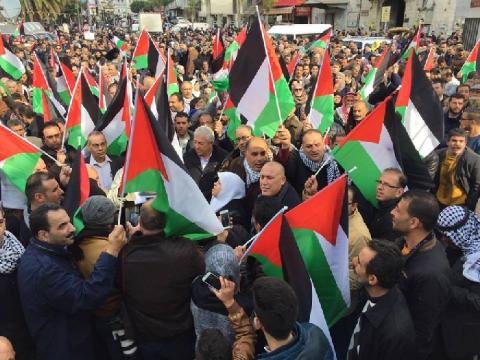 تظاهرة جماهيرية حاشدة في رام الله دعماً للقدس وغزة والأسرى واللاجئين في لبنان