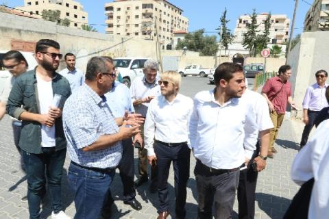 بلدية غزة تطلع وفداً من المانحين على مشاريع تنفذها في المدينة