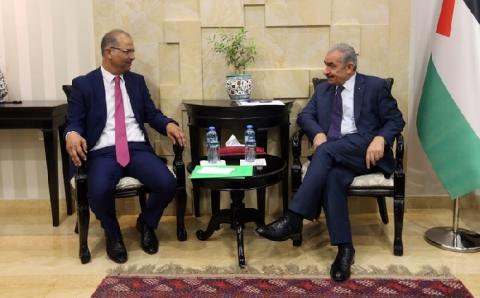 اشتية يلتقي وفدا من الطائفة  السامرية ويطلع على اهم احتياجاتها