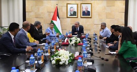 اشتية يبحث مع “أمان“ توحيد الجهود لتعزيز النزاهة