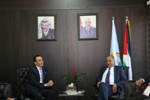 الشلالدة يبحث مع وفد المؤسسة القانونية الدولية تفعيل المساعدة القانونية في فلسطين