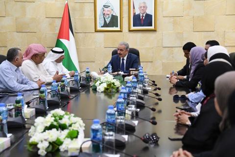 وفد كويتي يطلع اشتية على تفاصيل التعاقد مع 300 معلم فلسطيني