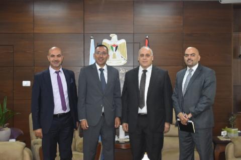 الوزير أبو جيش وممثل “التعاون الإسلامي“ يبحثان سبل التعاون في مجالات التشغيل والتدريب المهني والسلامة والصحة المهنية