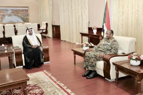 رئيس البرلمان العربي يلتقي رئيس المجلس العسكري الانتقالي بجمهورية السودان