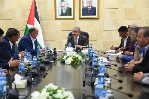 اشتية: استراتيجيتنا الانفكاك  عن الاحتلال وتعزيز منتجنا الوطني