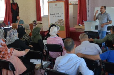 لجنة الانتخابات تدرب طواقم الاقتراع تحضيراً للانتخابات المحلية
