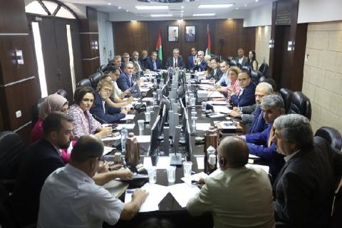 الصالح يدعو مجموعة المانحين لتكثيف العمل في المناطق المسماة “ج“