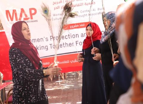 جدارية بأنامل النساء الناجيات من العنف تعبر عن احلامهم بحياة كريمة خالية من العنف