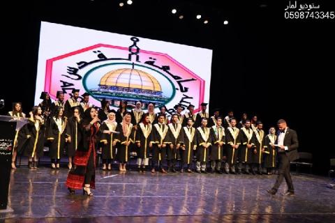 جامعة القدس تخرج فوج “القلم الحر“ من طلبة الإعلام
