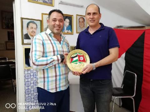 وفد من مدرسة S D R البحرية يزور مقر الرئيس ياسر عرفات في تونس