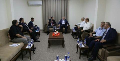 الوفد المصري ينقل رسائل بين فتح وحماس بشأن المصالحة