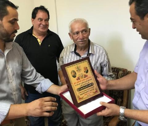 “المكتب الحركي للصحفيين“ شمال غزة يكرم الإعلامي طلعت أبو زعنونة