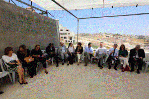 سفراء وقناصل معتمدون لدى فلسطين يطلعون على أوضاع بلدة صور باهر جنوب شرق القدس
