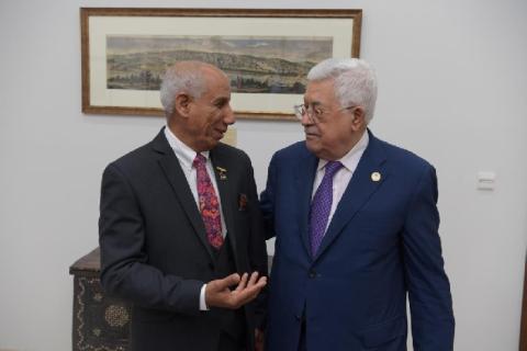 أبو مازن يستقبل الدكتور محمد عياش