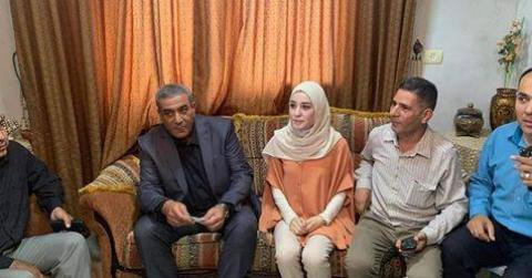 الأولى على مستوى فلسطين في الفرع الأدبي دالية ملايشة تطمح بدراسة الترجمة