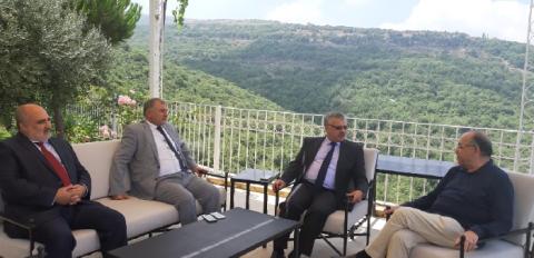 “فلسطينيي الخارج“ يلتقي منيمنة بشأن سبل حل أزمة حق العمل