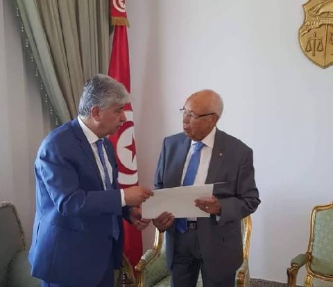 مجدلاني يسلم رسالة من أبو مازن لنظيره التونسي