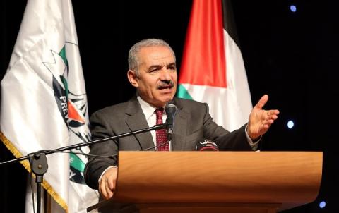 اشتية يشارك في حفل تكريم  طلبة “الإنجاز“ من أبناء منتسبي الأمن الوقائي