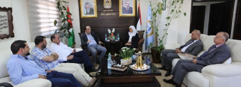 بحث سبل التعاون بين فضائية القدس التعليمية ووزارة شؤون المرأة