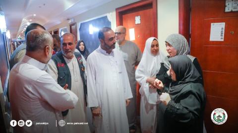 وكيل وزارة الأوقاف يتفقد حجاج قطاع غزة ويطمئن على أحوالهم.