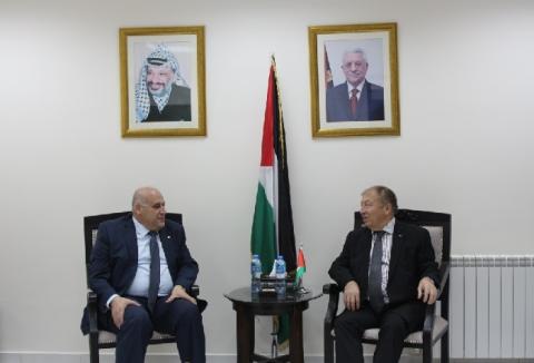 وزيرا الاقتصاد والعمل يبحثان سبل تحسين بيئة الاعمال
