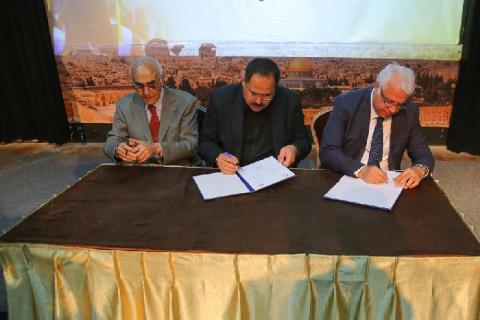 “وقفية القدس“ تواصل تقديم المنح الدراسية للطلبة المقدسيين في الجامعات الفلسطينية