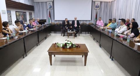 وزير التربية يأخذ بتوصيات أعضاء البرلمان الطلابي الموحد ويعدهم بدراستها